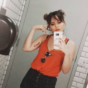 Meet your Posher, Kayla